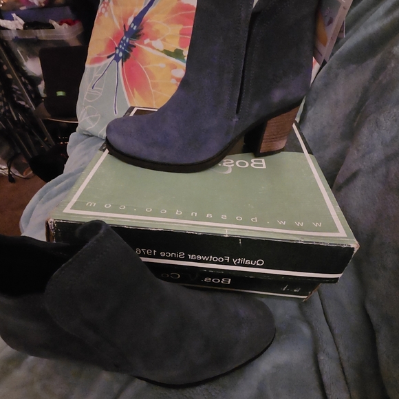 Elegant Blue Suede Ankle Booties - Picture 13 of 16